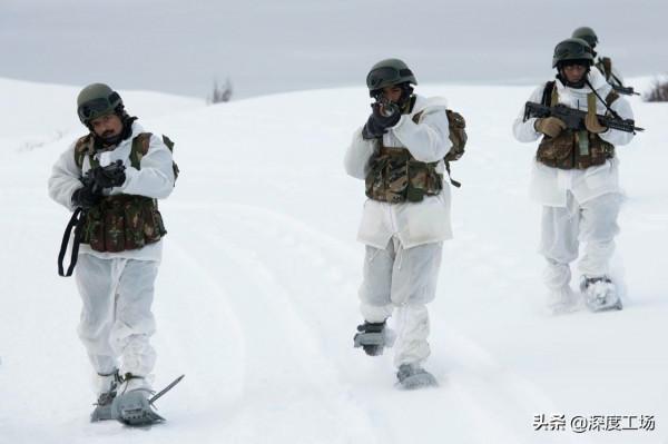 美國給印軍的先進武器,有多厲害:一看就是小學生的彩色塑膠鏟子 美國給印軍的先進武器,有多厲害:一看就是小學生的彩色塑膠鏟子