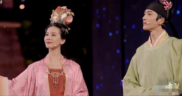 劉愷威和魏大勳只間隔一人,站姿看出兩人關係,趙麗穎鞋子有玄機 劉愷威和魏大勳只間隔一人,站姿看出兩人關係,趙麗穎鞋子有玄機