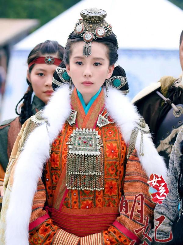 看了劉詩詩的古裝造型 終於知道她為什麼叫詩爺