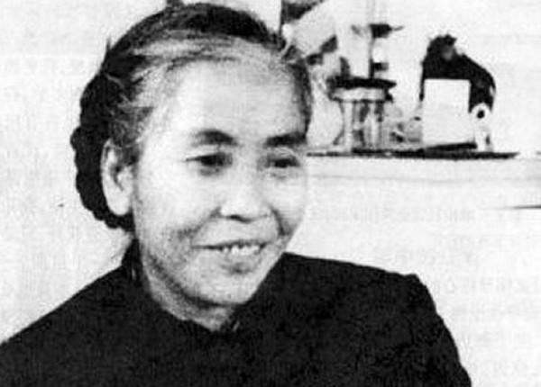 46年朱仲麗飛往蘇聯,得知賀子珍被關進瘋人院:一定要把她接回去 46年朱仲麗飛往蘇聯,得知賀子珍被關進瘋人院:一定要把她接回去