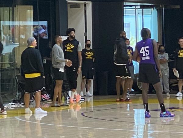 湖人或交易威少,沃格爾受質疑!公牛悍將受傷,庫裡莫蘭特創紀錄 湖人或交易威少,沃格爾受質疑!公牛悍將受傷,庫裡莫蘭特創紀錄