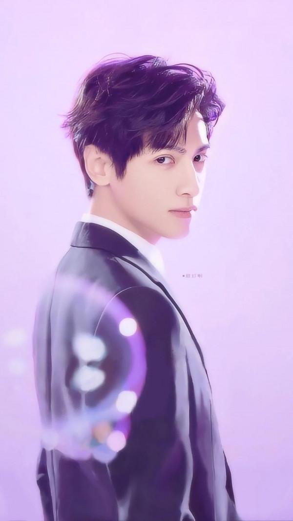 羅雲熙明星桌布：你的眼神在溫柔些，月亮會融化，我也會