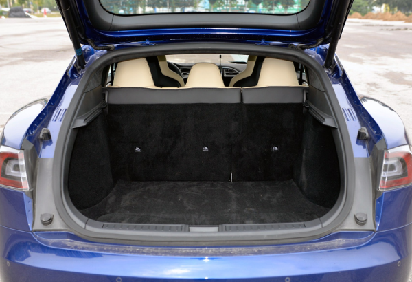 車主說車：女車主為何花70萬買一臺續航400公里的進口電動車？