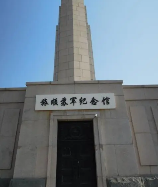 1955年，解放軍獲4門180毫米岸防炮，一發炮彈頂幾十人一年的口糧