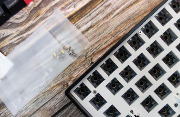 買了把鍵盤，我把它的鍵帽、軸體全拆了