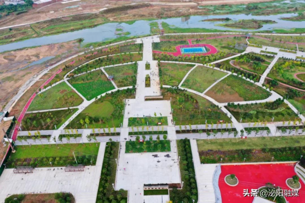 不可思議！已是深秋，月兒灣公園卻如此多彩，恰似夏日還未走遠