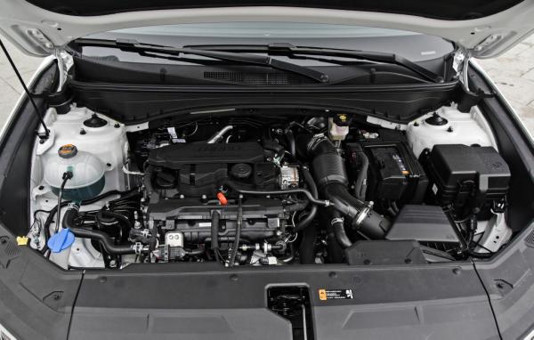 北京現代第五代途勝L 空間夠大 就是換擋響應速度很慢 北京現代第五代途勝L 空間夠大 就是換擋響應速度很慢