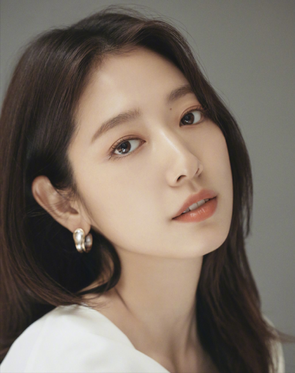 樸信惠宣佈奉子成婚！跟男友交往四年，雙方身份懸殊依然堅定攜手