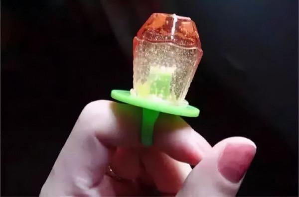 盤點十幾種童年小零食,除了辣條和碎碎冰,有些基本消失了? 盤點十幾種童年小零食,除了辣條和碎碎冰,有些基本消失了?