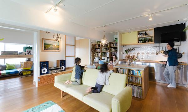 房齡40年的舊公寓，夫妻倆帶著3個孩子簡單翻新入住，獨享大露臺