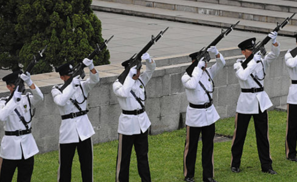 為啥不能朝天90度開槍?當年的伊拉克得到血的教訓,讓人後怕 為啥不能朝天90度開槍?當年的伊拉克得到血的教訓,讓人後怕