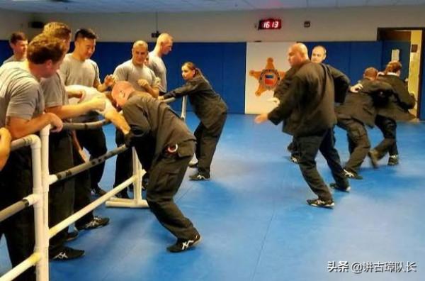 美國總統的保鏢有多難當？早上陪跑步，關鍵時刻擋子彈，年薪百萬