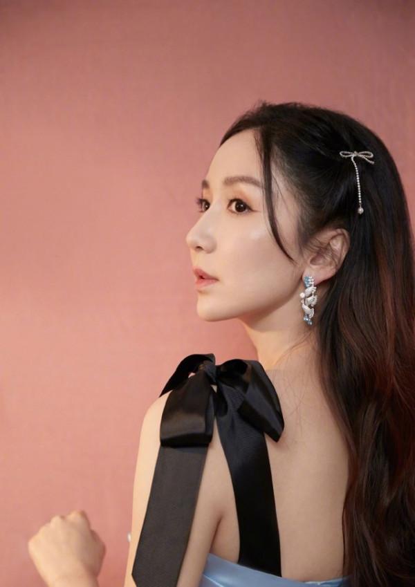 婁藝瀟直播變化大到認不出,整容過度,你還能認得出來嗎 婁藝瀟直播變化大到認不出,整容過度,你還能認得出來嗎