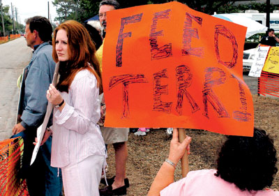 女植物人被餓13天后死亡,驚動美國總統,植物人生死該由誰決定? 女植物人被餓13天后死亡,驚動美國總統,植物人生死該由誰決定?