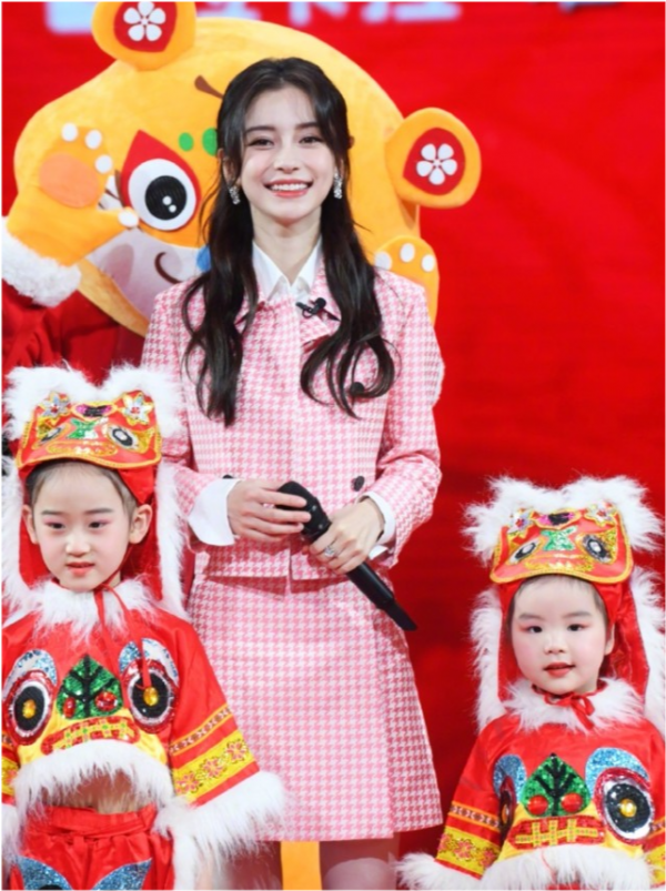 北京臺春晚陣容：baby葛優成代言人，關曉彤李菁等女星盛裝出席