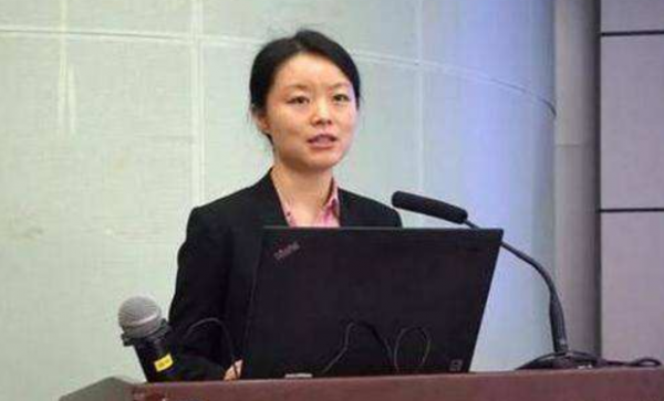 她以藝術生考進北大,曾被稱為“北大校花”,嫁導師後成人生贏家 她以藝術生考進北大,曾被稱為“北大校花”,嫁導師後成人生贏家