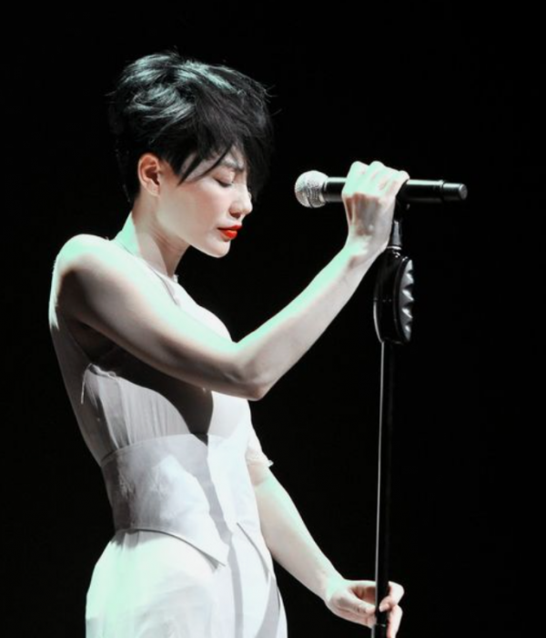 王菲:年輕時候的天后造型百異,真的很拽很瀟灑哈哈哈 王菲:年輕時候的天后造型百異,真的很拽很瀟灑哈哈哈