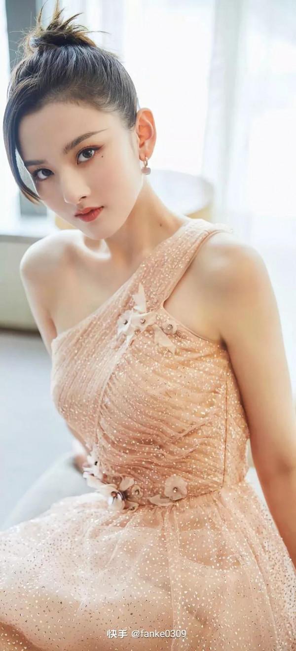 演員譚松韻、袁冰妍、甘婷婷、宋祖兒美照。你最喜歡誰? 演員譚松韻、袁冰妍、甘婷婷、宋祖兒美照。你最喜歡誰?