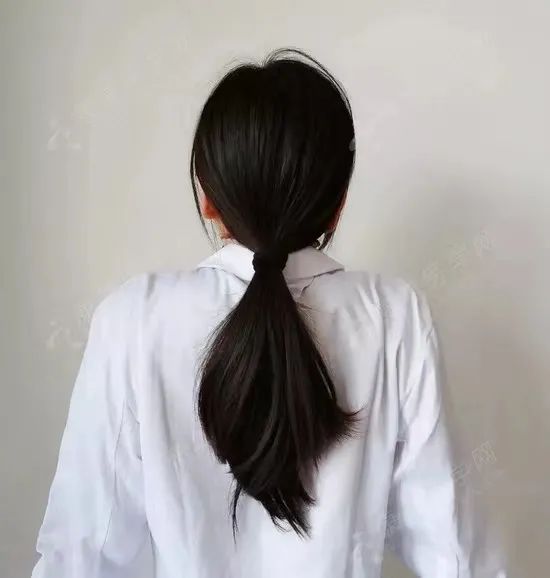 13歲女孩坐姿不良致嚴重脊柱側彎,這個壞習慣不可小覷 13歲女孩坐姿不良致嚴重脊柱側彎,這個壞習慣不可小覷