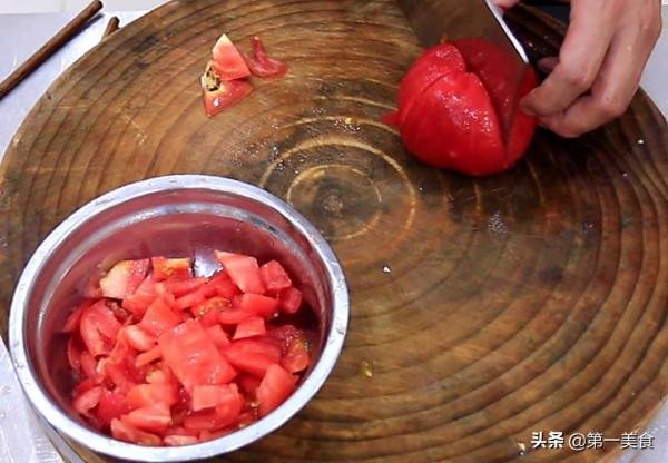 番茄魚這樣做，魚片滑嫩如豆腐，湯汁酸爽開胃，全家人都愛吃