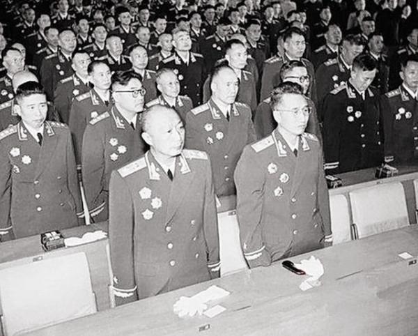 1955年授勳前夕,主席和總理一致認可他來主持典禮,他是誰? 1955年授勳前夕,主席和總理一致認可他來主持典禮,他是誰?