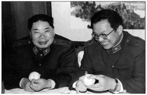 58年楊得志化名下連隊，因槍械拆解暴露身份：要求繼續留下當新兵