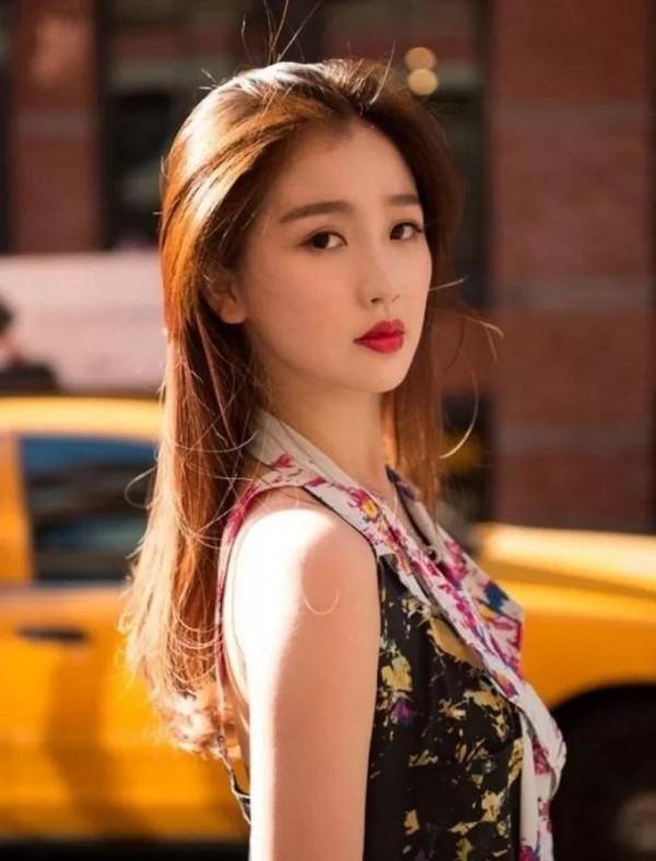 聰慧美麗的青年演員虞書欣