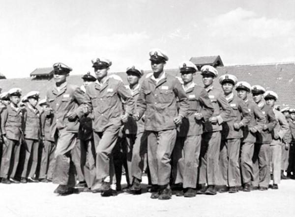 起義、投誠和投降都有什麼區別