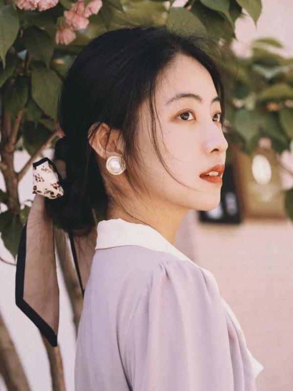 別再披頭散髮了!這幾款顯高吸睛的髮型,氣質又撩人 別再披頭散髮了!這幾款顯高吸睛的髮型,氣質又撩人