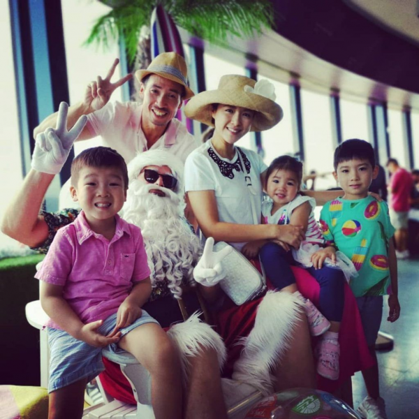 陳茵媺為港姐閨蜜慶生,穿姐妹裝似大學生,與陳豪不抗拒追生四胎 陳茵媺為港姐閨蜜慶生,穿姐妹裝似大學生,與陳豪不抗拒追生四胎