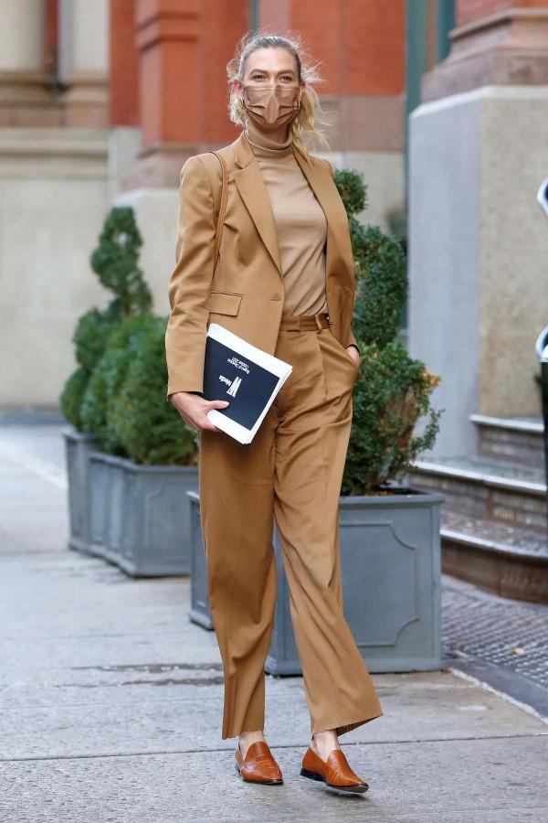 超模小kk卡莉•克勞斯Karlie Kloss現身紐約的街拍