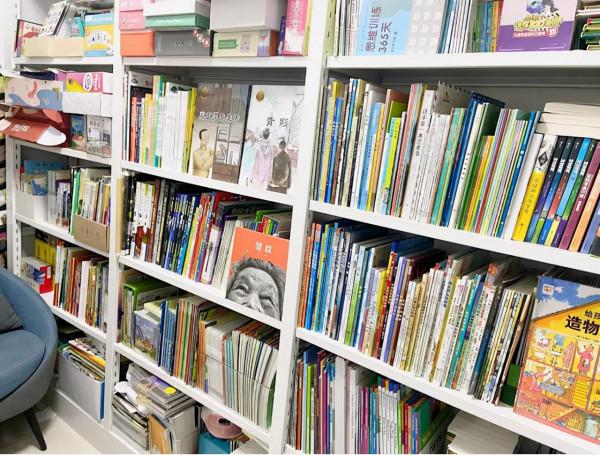 把書櫃分類,我這個當媽的可太能折騰了 把書櫃分類,我這個當媽的可太能折騰了