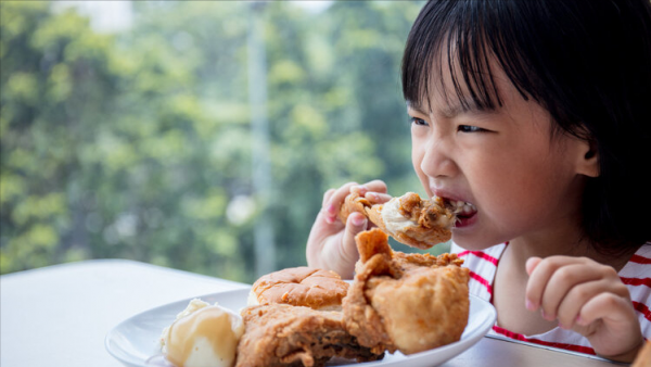 中國53萬兒童性早熟：毀掉孩子的可不是豆漿和炸雞，父母應該反思