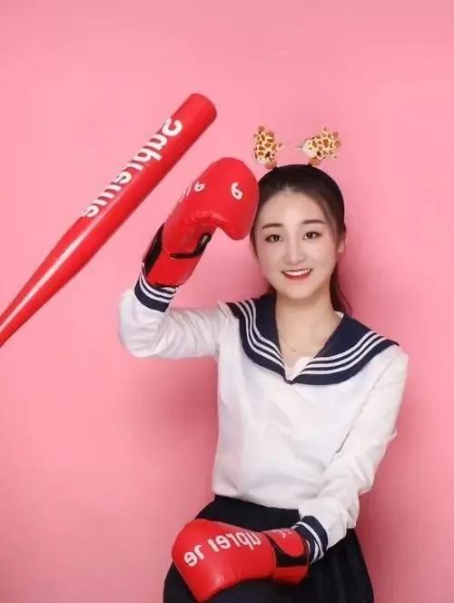 陳亞男正式和大衣哥家切割，官宣離婚 退彩禮，猜猜她的下一步棋？