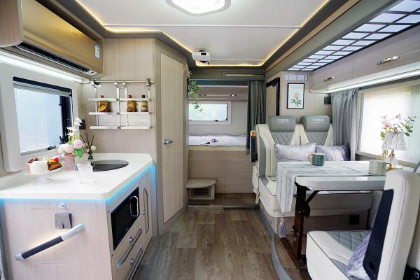 空中露臺＋拓展衛生間 2022款中意極致雙拓展專業版房車