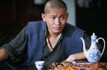 天生一張“壞人臉”,拍吳京電影不要片酬只為學騎馬,餘皚磊夠颯 天生一張“壞人臉”,拍吳京電影不要片酬只為學騎馬,餘皚磊夠颯