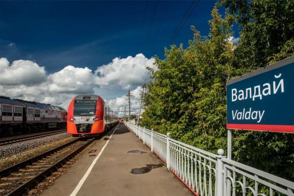 這湖太美了,我可以看一天 這湖太美了,我可以看一天