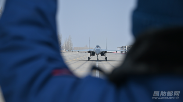 實訓精飛！西部戰區空軍航空兵某旅嚴密組織節日飛行訓練