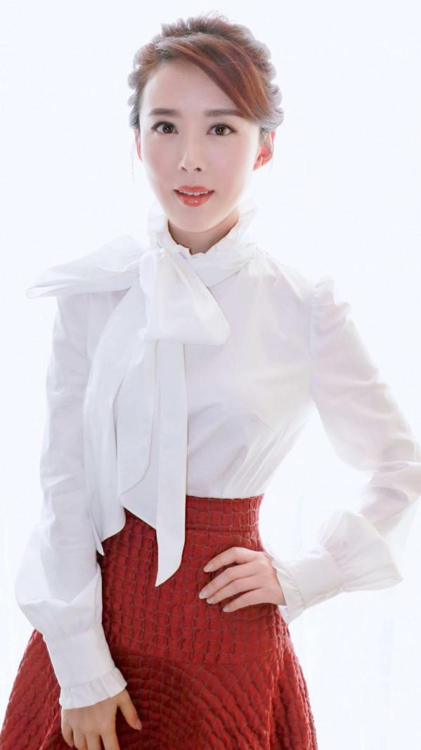 顏丹晨，優雅端莊，風韻絕倫