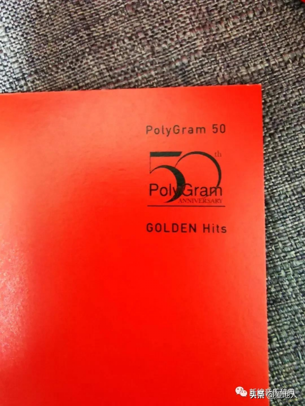 “寶麗金”的“半世紀之歌”,顏色隆重但做工一般 “寶麗金”的“半世紀之歌”,顏色隆重但做工一般