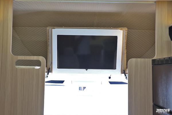 2張大床、2個廚房！實拍宇晨網紅四號大額頭輕卡房車