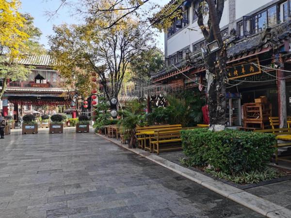 年關將至，乾淨整潔的文旅小鎮透著一絲蕭條