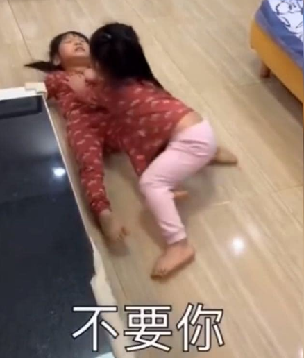 小學語文封面“二胎變三胎”,網友調侃媽媽“變邋遢”,官方回應 小學語文封面“二胎變三胎”,網友調侃媽媽“變邋遢”,官方回應