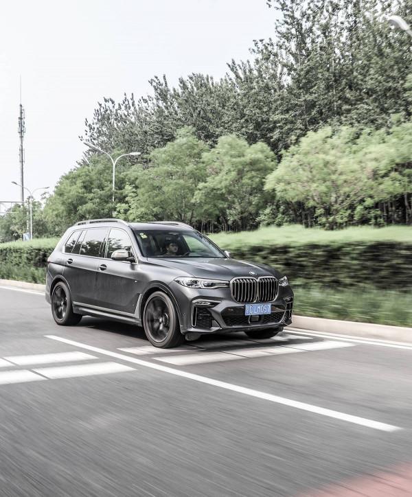 看，寶馬X7又一次重新整理了旗艦玩法