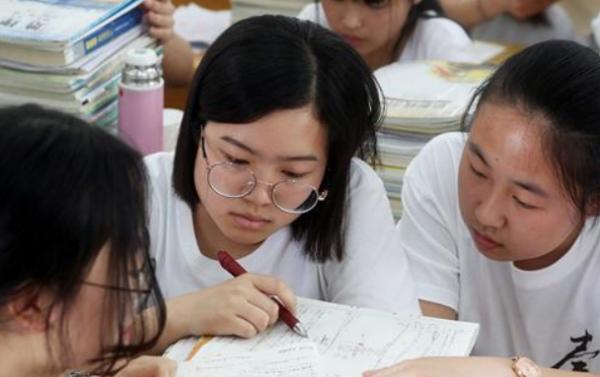 高三教室開空調,學生每天需要上交3元費用,家長:這收費合理嗎 高三教室開空調,學生每天需要上交3元費用,家長:這收費合理嗎