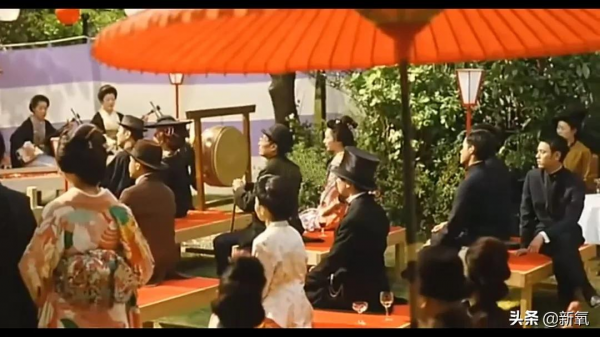 極具視覺衝擊力的日式爆裂美學，肆意而浪漫