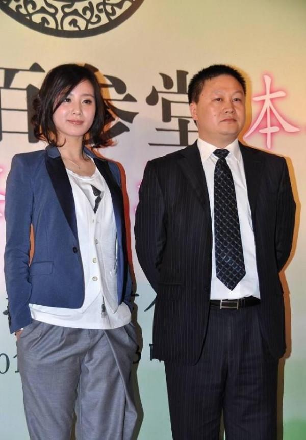 十年前的劉詩詩也太嫩了,感覺臉蛋能掐出水,穿灰色服裝還挺文藝 十年前的劉詩詩也太嫩了,感覺臉蛋能掐出水,穿灰色服裝還挺文藝