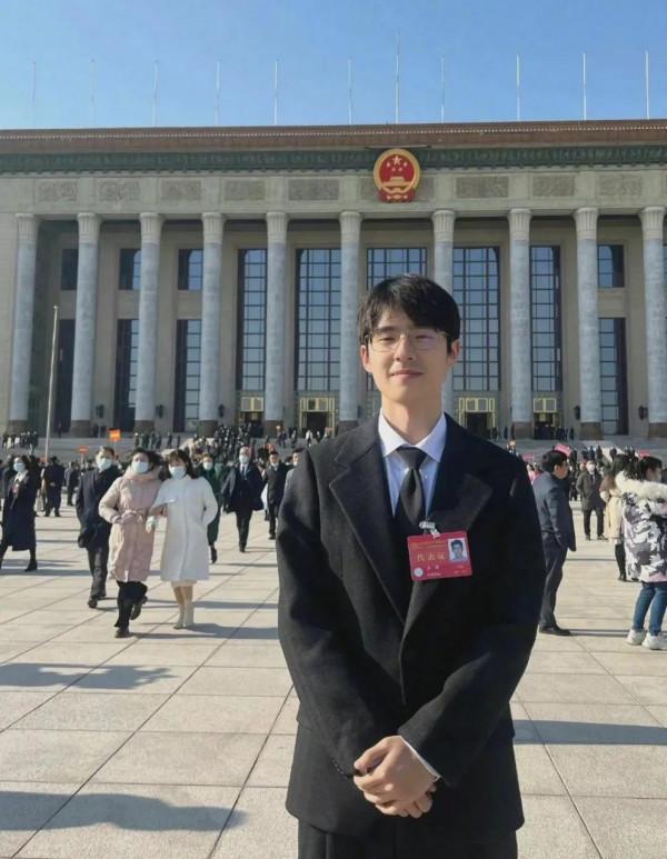 宇宙的盡頭是考編，娛樂圈也不例外