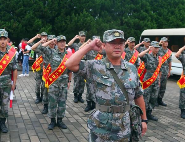 熱點|官兵這次穿軍裝集體外出,去的地方很神聖 熱點|官兵這次穿軍裝集體外出,去的地方很神聖