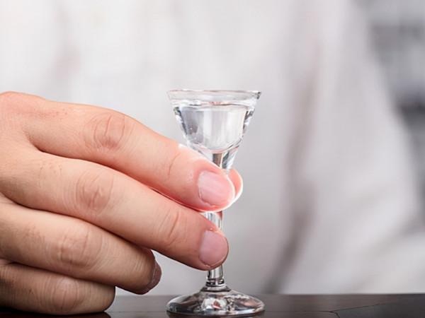 貨架上3種“光瓶白酒”,看著不上檔次,卻都是真正的純糧酒 貨架上3種“光瓶白酒”,看著不上檔次,卻都是真正的純糧酒